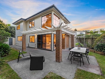 2/13 Alfred Street, Northcote Point, Auckland