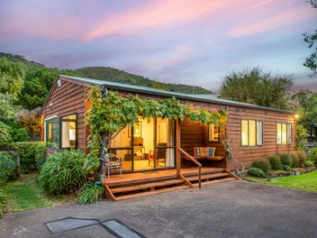 105 Marine Parade, Eastbourne, Lower Hutt