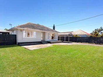 7 Forest Hill Road, Henderson, Auckland