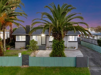 38 Pinedale Place, Henderson, Auckland