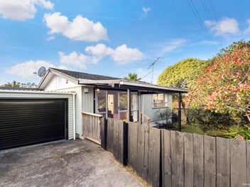 2/34 Reynella Drive, Massey, Auckland