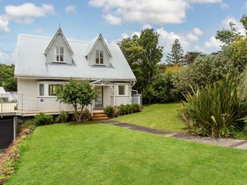 14A South Lynn Road, Titirangi, Auckland