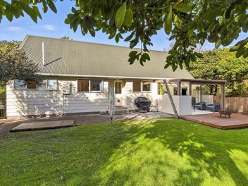 98 Leinster Avenue, Raumati South, Paraparaumu