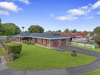 13 Glengowan Place, Conifer Grove, Takanini