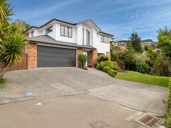 5 McEwen Crescent, Riverstone Terraces, Upper Hutt