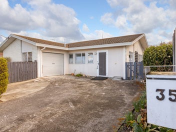 35 Oak Street, Masterton