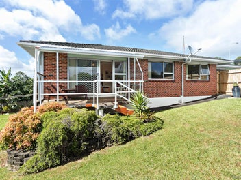 1/86 Lincoln Park Avenue, Massey, Auckland