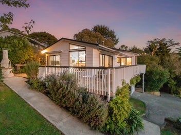 8 Hill Road, Palm Beach, Waiheke Island