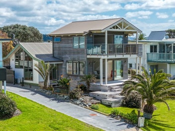 107 Pohutukawa Crescent, Whangamata, Whangamatā
