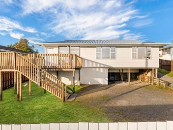 10 Hueglow Rise, West Harbour, Auckland