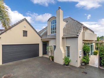 2/110 Aberdeen Road, Campbells Bay, Auckland
