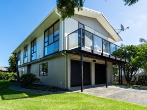 1 Shearwater Street, One Tree Point