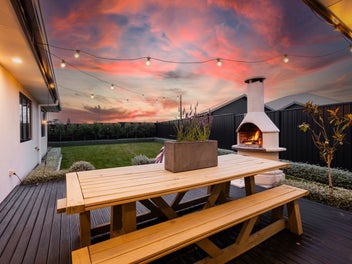 15 Dinneen Close, Frimley, Hastings