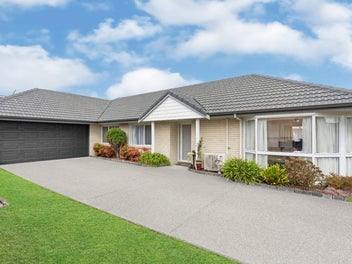 8 Headcorn Place, Botany Downs, Auckland