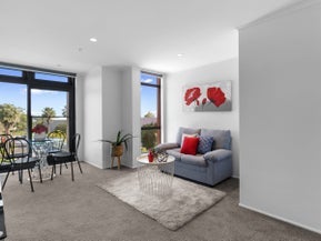 1E/30 Westward Hollow, GLEN EDEN, AUCKLAND