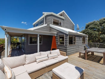16 Palm Parade, Riversdale Beach, Masterton