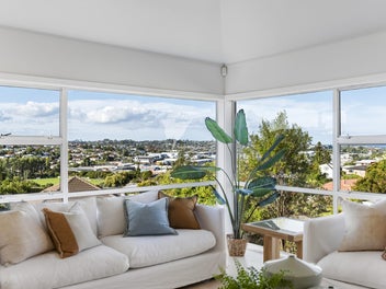 14 McFetridge Place, Hillcrest, Auckland