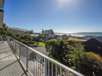 11 Buxton Place, Gore Bay, Cheviot
