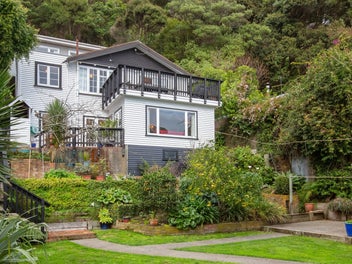 22 Tawa Street, Eastbourne, Lower Hutt