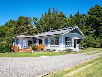 4197 State Highway 50, Hastings