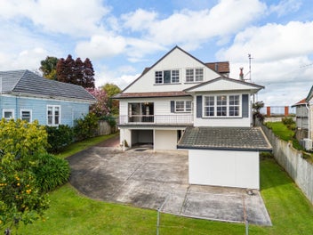 52 Forest Lake Road, Forest Lake, Hamilton