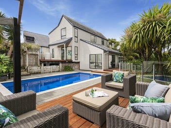 33 Waipuia Place, Greenhithe, Auckland