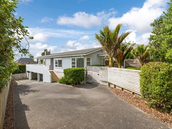 11 Woodside Avenue, Northcote, Auckland
