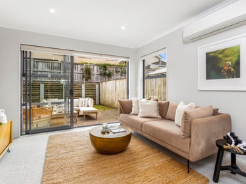 25 William Wallbank Crescent, Swanson, Auckland