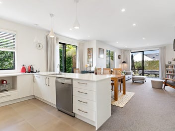 11B Castledine Crescent, Glen Innes, Auckland