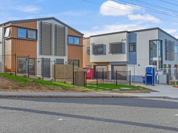 8/196 Royal Road, Massey, Auckland