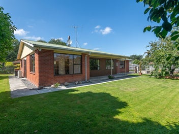 77 Oak Grove, Ashburton, Ashburton
