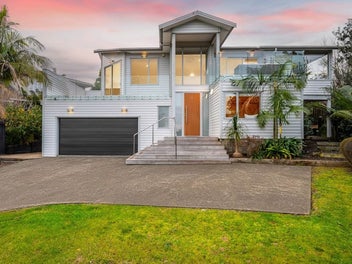 27 Lagoon Way, West Harbour, Auckland