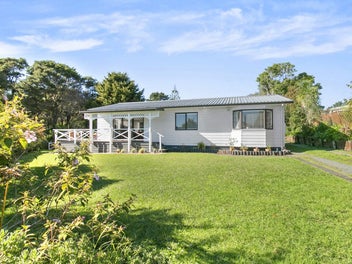 73 Meadowvale Rise, Titirangi, Auckland