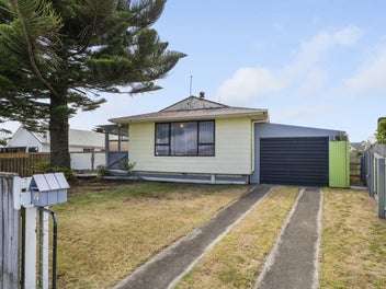 15 Hewson Crescent, Otaki Beach, Otaki