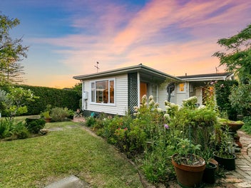 63 Forrest Hill Road, Milford, Auckland