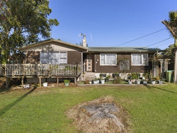 7 Fairclough Road, Beach Haven, Auckland