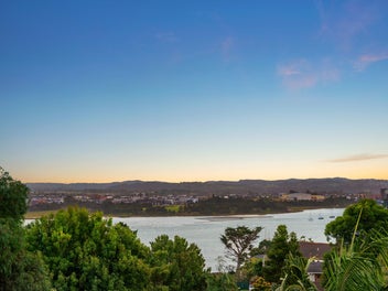 2/57 Brigantine Drive, Beach Haven, Auckland