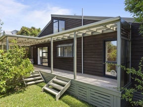 2/235 Glenfield Road, Hillcrest, Auckland