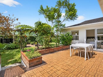 15 Frieston Road, Milford, Auckland