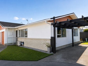 2/217 TARADALE ROAD, GREENMEADOWS, NAPIER