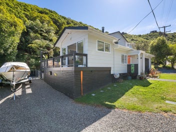 12 Arthur Crescent, Waikawa, Picton