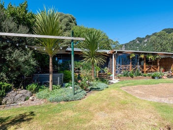 402 Apirana Road, Horohoro