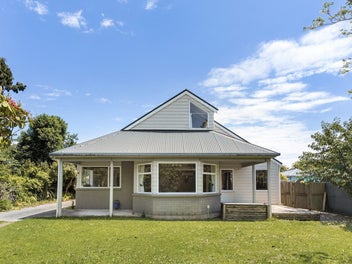 10 Golf Links Road, Carters Beach, Westport