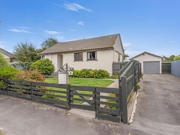 6 Earnslaw Crescent, Bryndwr, Christchurch