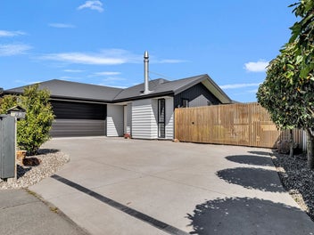 98 Sunline Avenue, Lincoln, Lincoln