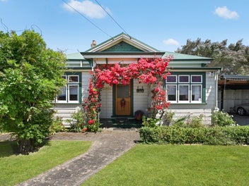 106 Forest Lake Road, Forest Lake, Hamilton