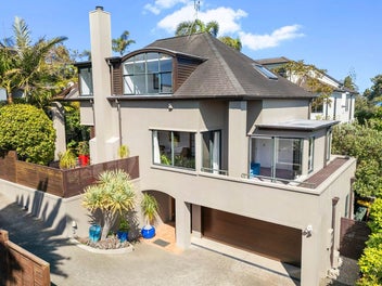 2/2 The Esplanade, Castor Bay, Auckland