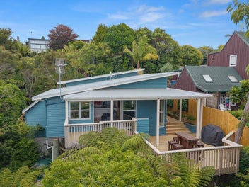 2/15 Beatrice Avenue, Hillcrest, Auckland
