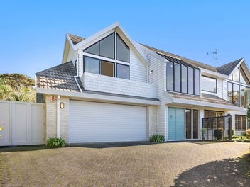2/4 Oban Road, Browns Bay, Auckland