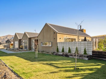 7 Kyeburn Street, Wanaka